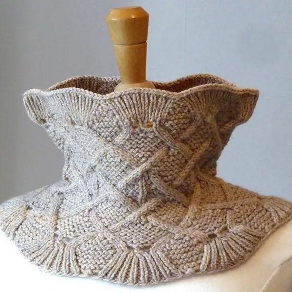 Anglebury_Cowl-1.jpg
